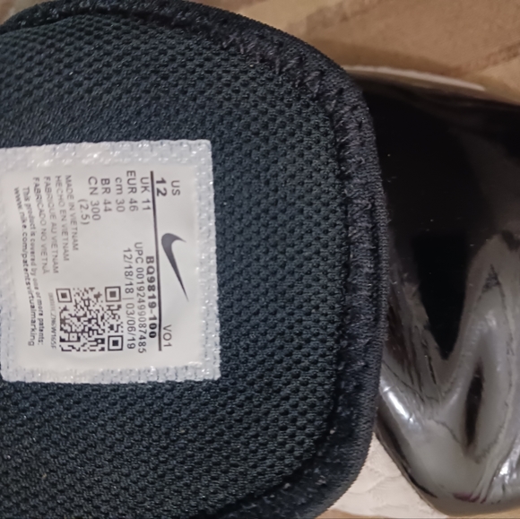 Nike LeBron Witness 3 Premium - Picture 4 of 4